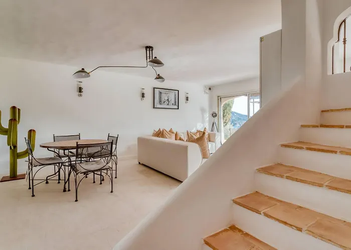 La M A Pramousquier *