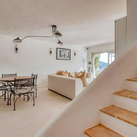 La M A Pramousquier *